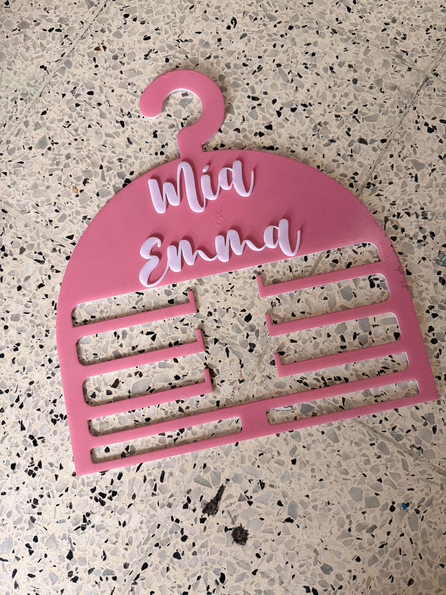 COLGADOR DE GANCHOS Y COLAS DE CABELLO